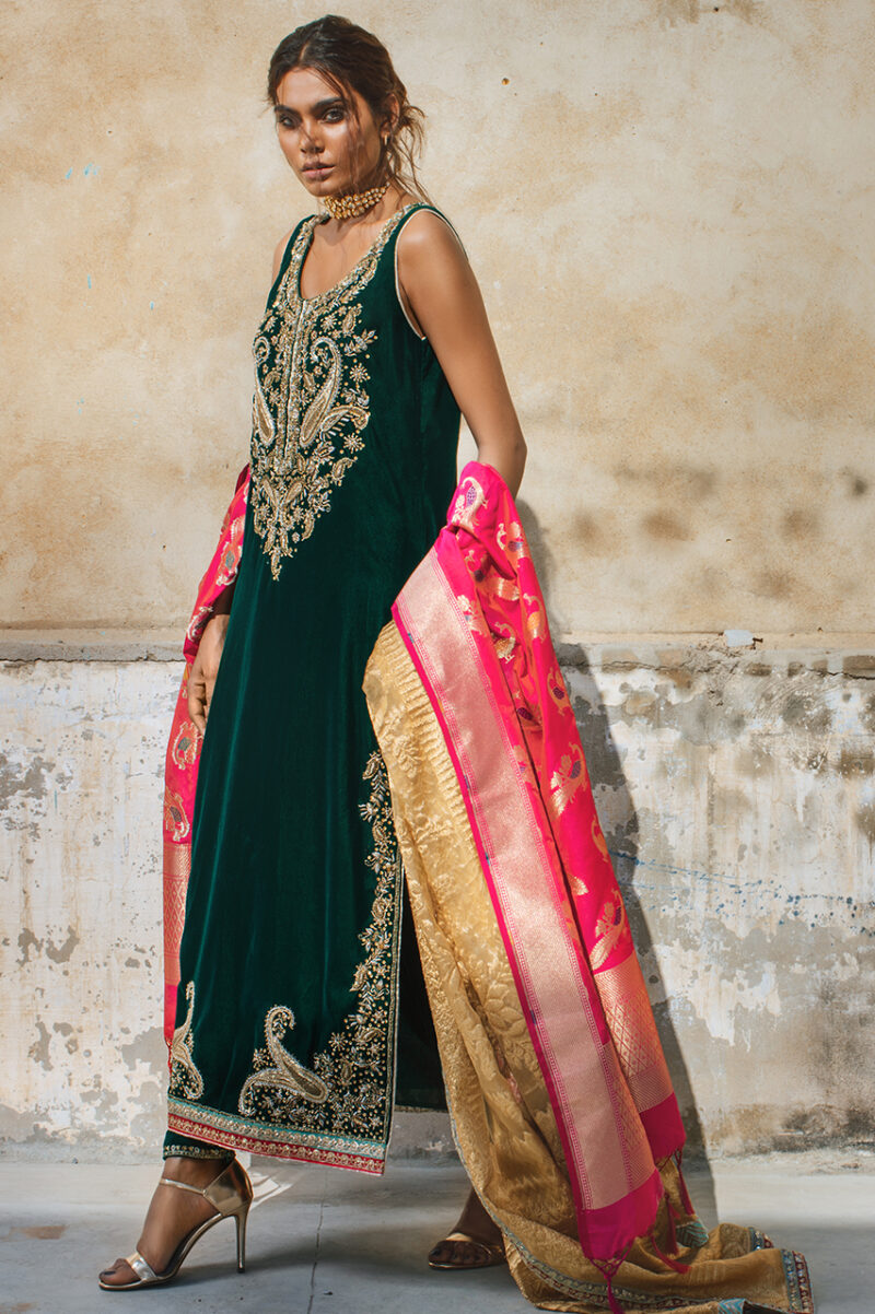 latest pakistani wedding outfits-shbk-533