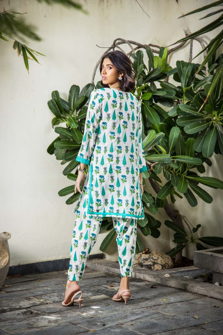 fashion-designer-in-pakistan-shk-819