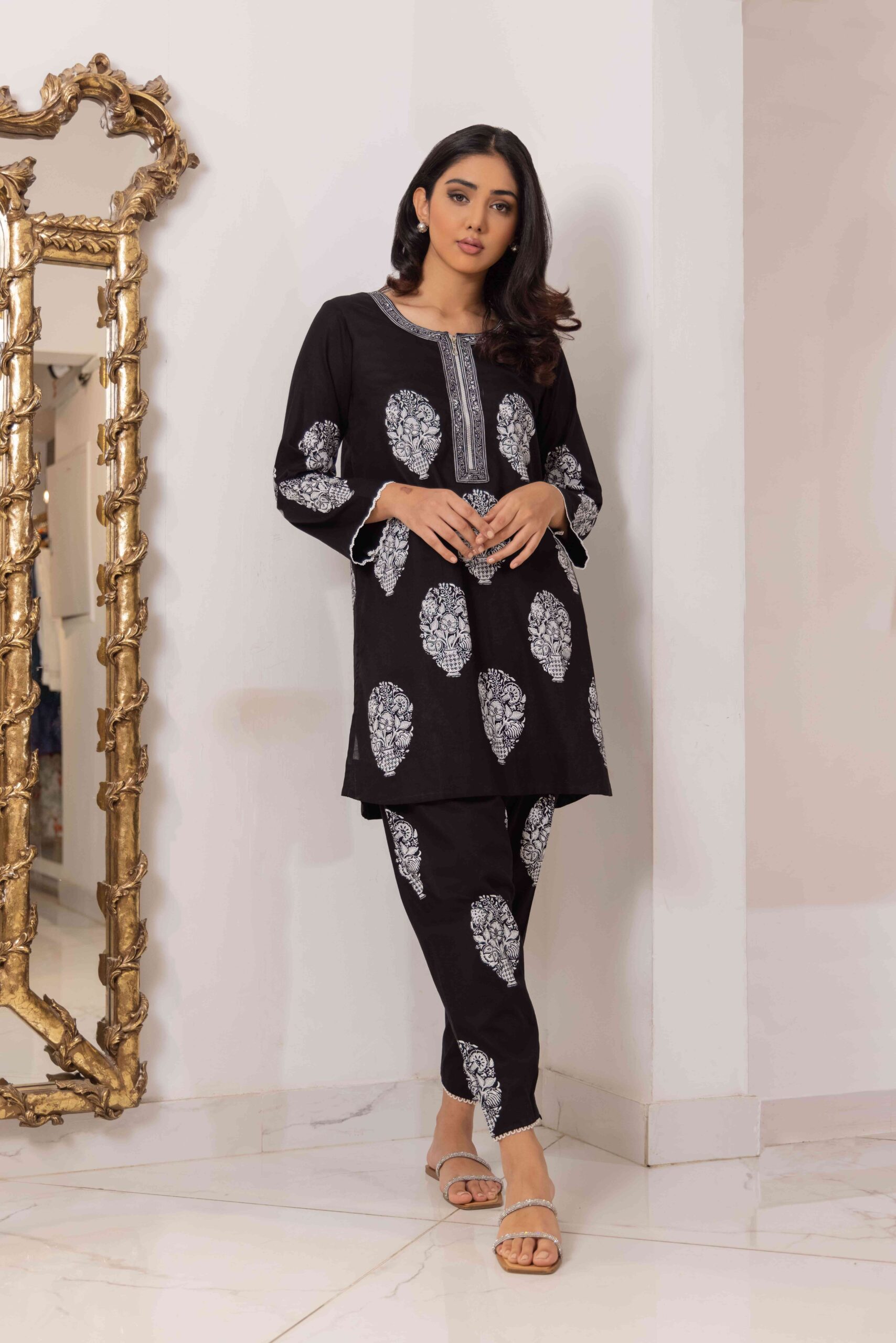 SHK-1156 - Pakistani Designer Clothes Order Online