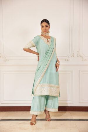 Women Designer Dresses in Pakistan Onine